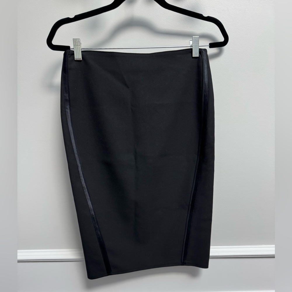 Elizabeth & James - Classic Black Pencil Skirt - Size 4 - Like New!